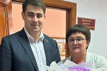 Депутаты поздравили учителей